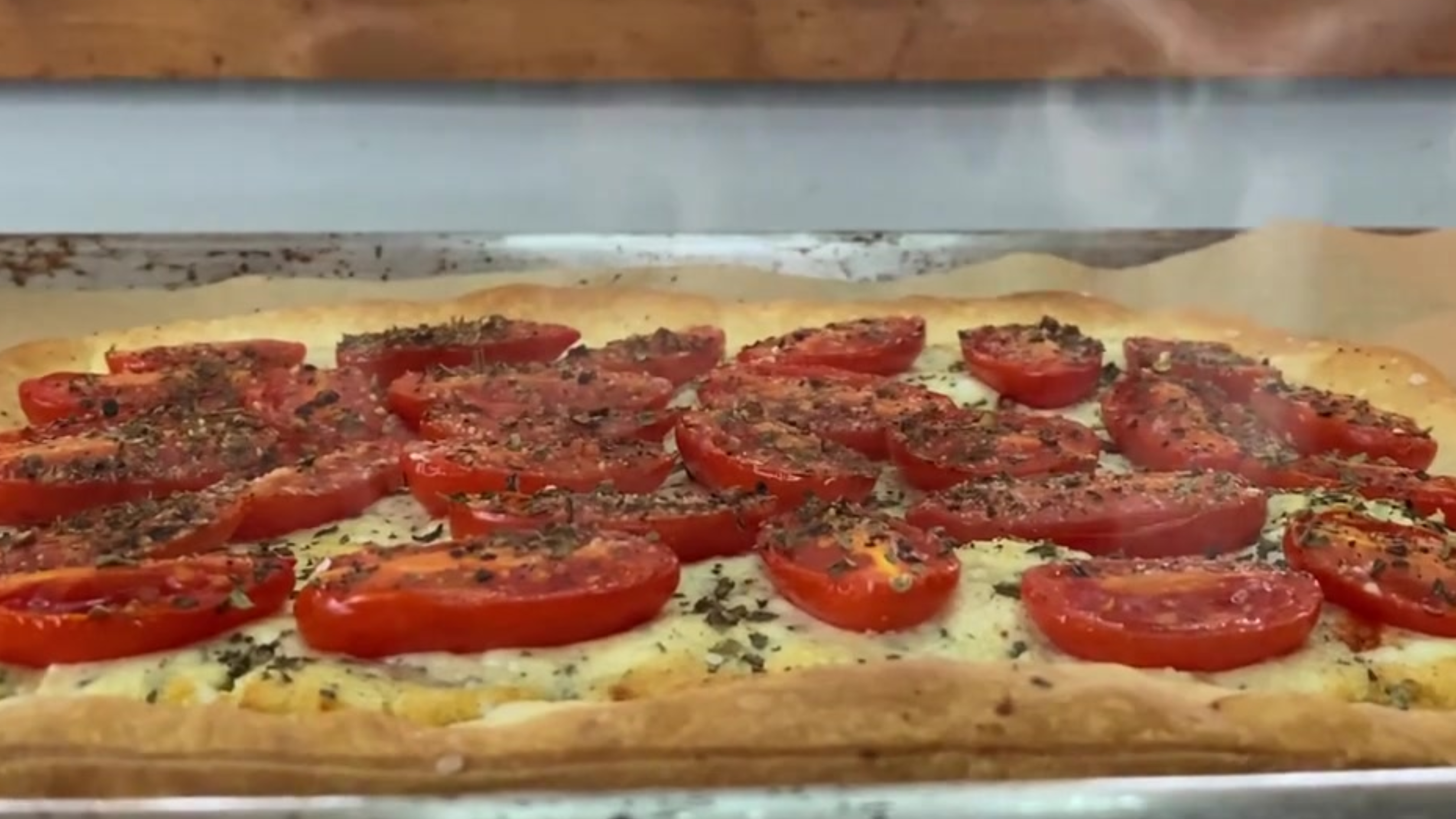 Easy Tomato & Herb Cream Cheese Puff Pastry Tart (25-Minute Savory Lunch)